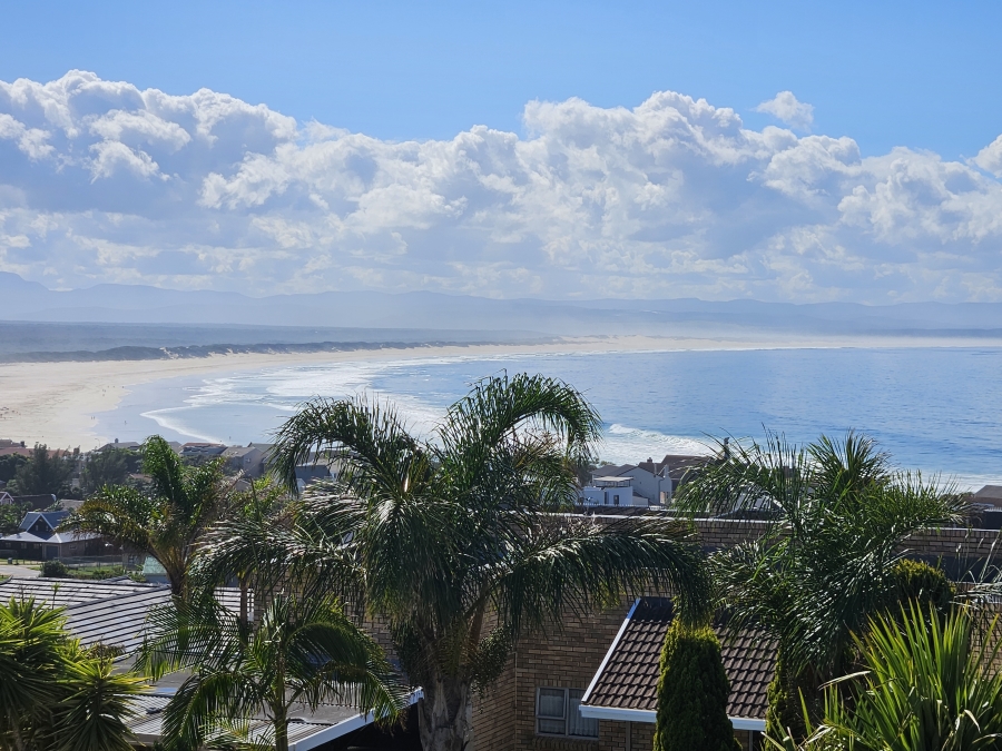 5 Bedroom Property for Sale in Wavecrest Eastern Cape